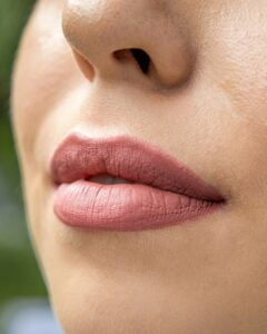Descubre los tonos de labiales que favorecen a tu piel neutra